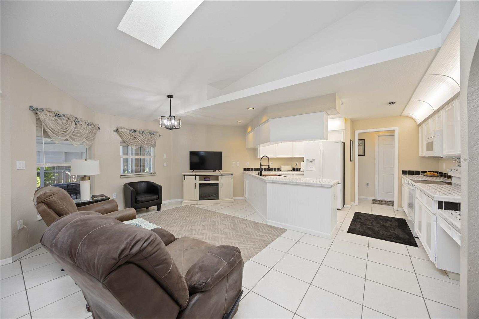 Image 22 of 56 For 23454 Rocket Avenue