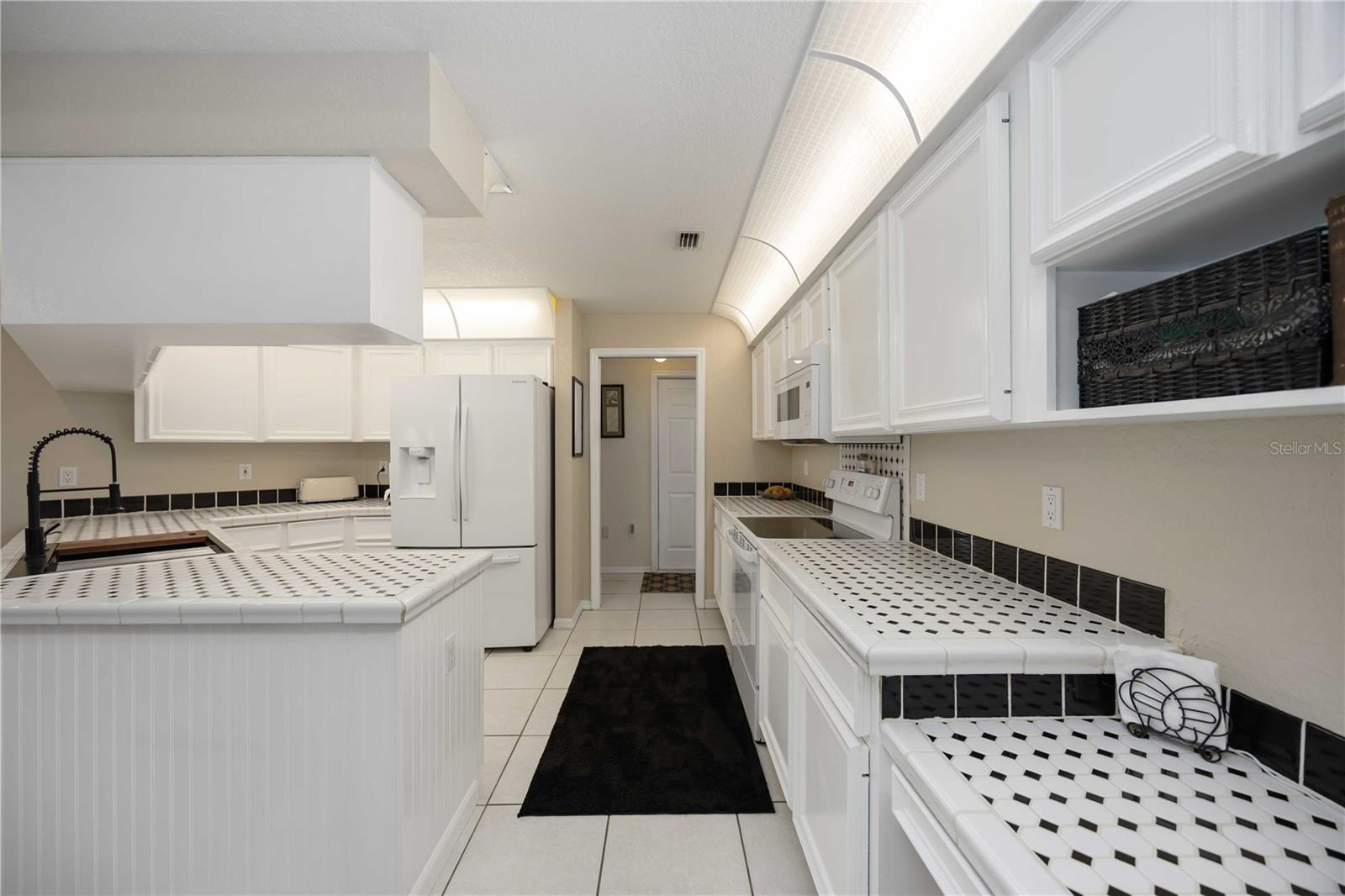 Image 28 of 56 For 23454 Rocket Avenue