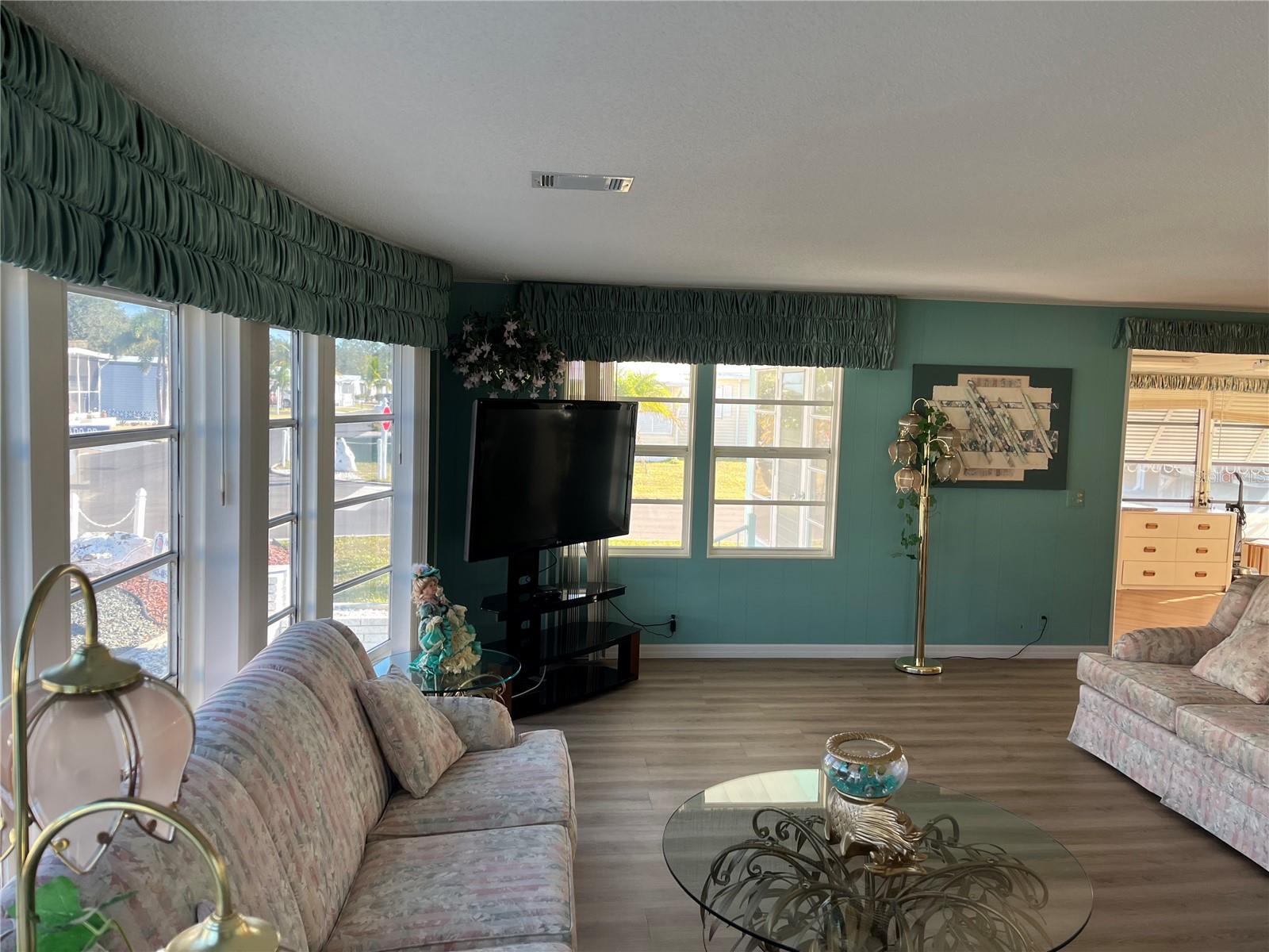 Image 12 of 49 For 518 Cervina Drive N