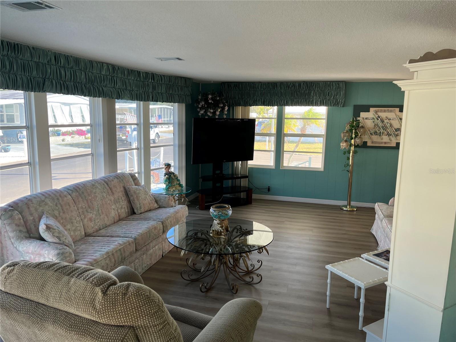 Image 16 of 49 For 518 Cervina Drive N