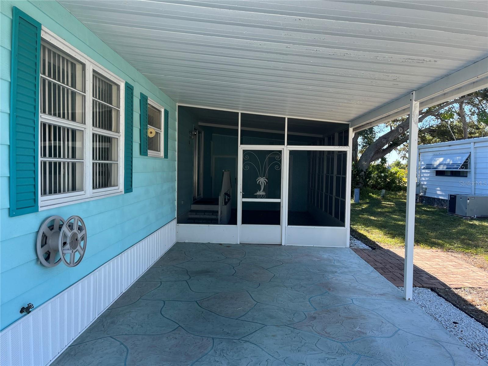 Image 6 of 49 For 518 Cervina Drive N