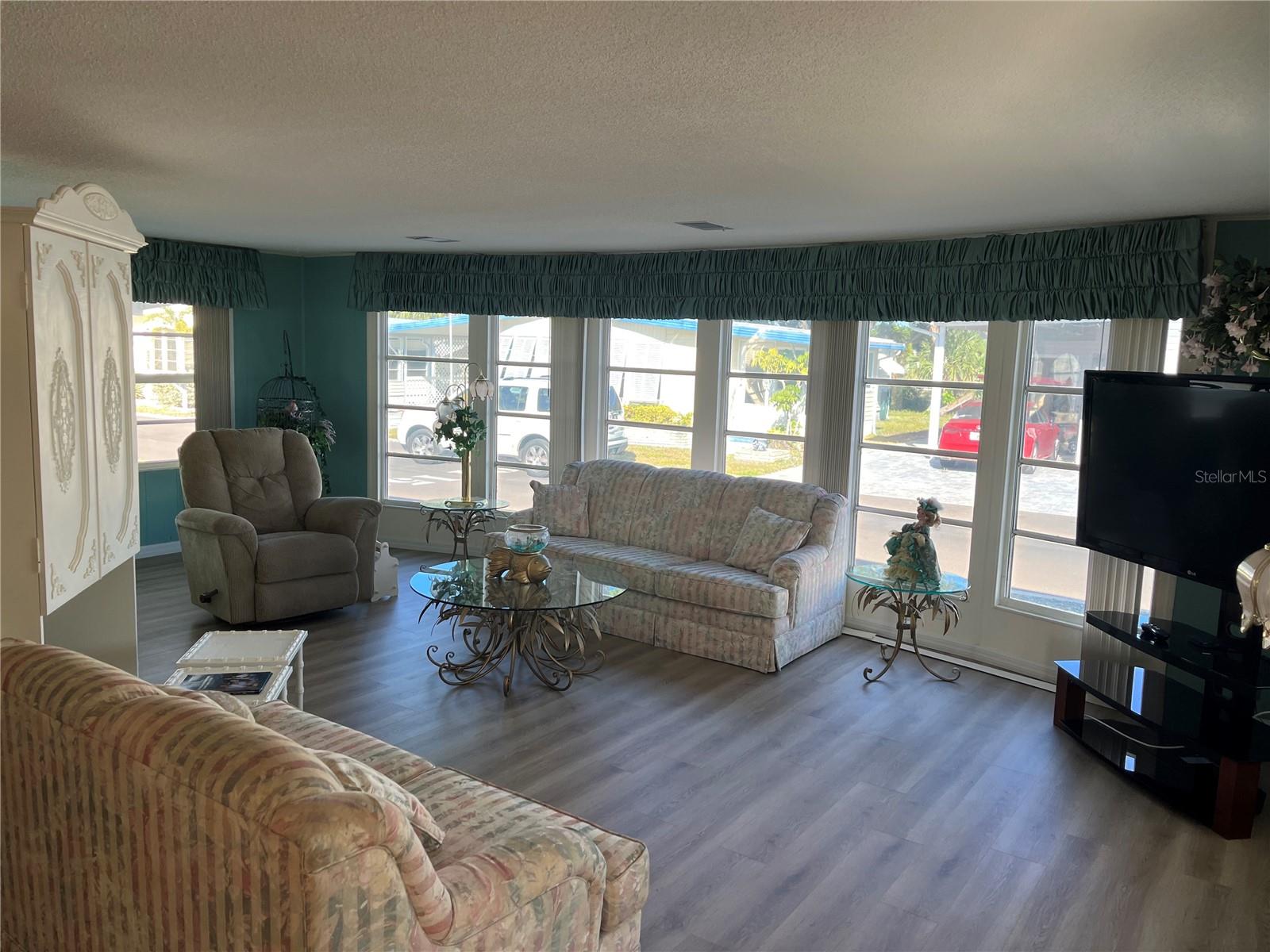 Image 8 of 49 For 518 Cervina Drive N