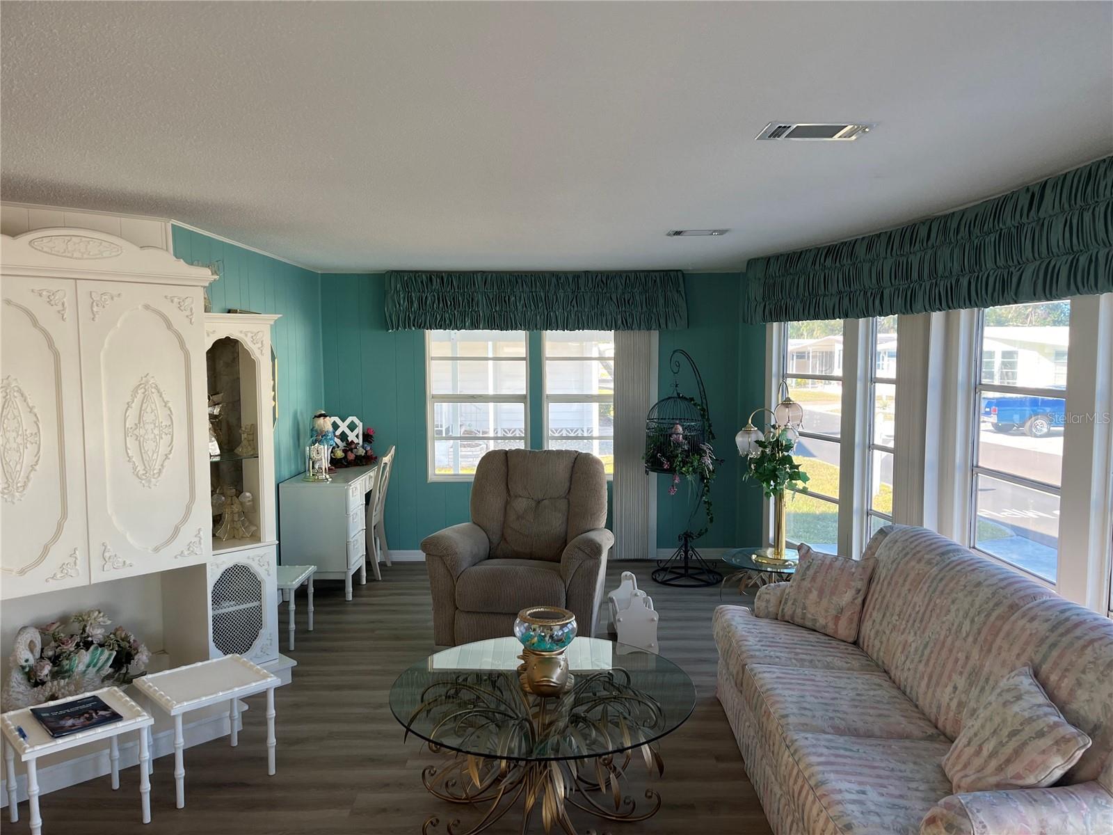 Image 9 of 49 For 518 Cervina Drive N