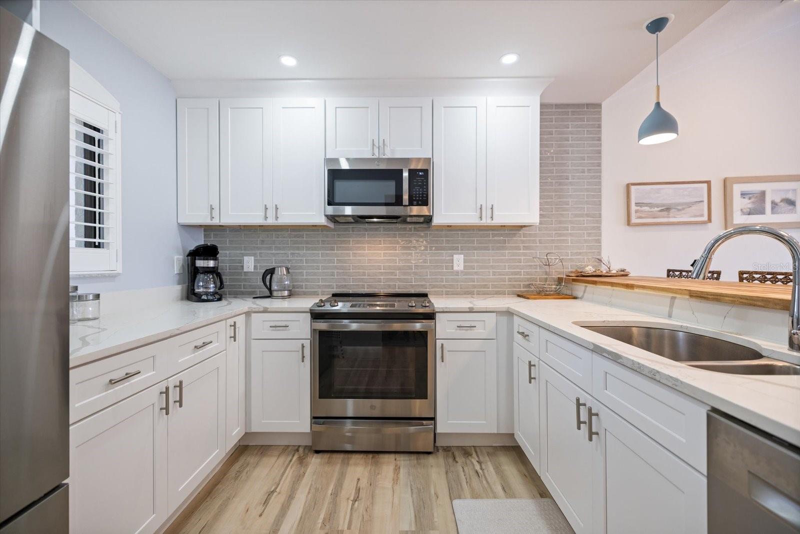 Image 6 of 37 For 1190 Bird Bay Way 309