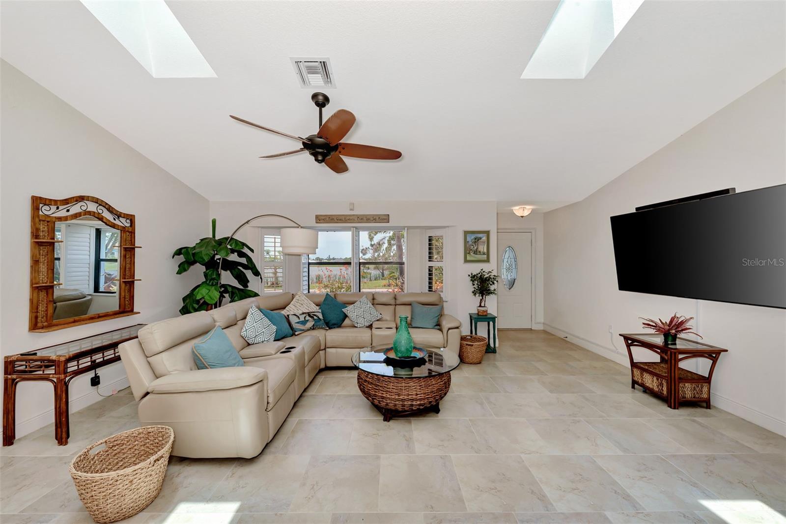 Image 13 of 65 For 8170 Casa De Meadows Drive