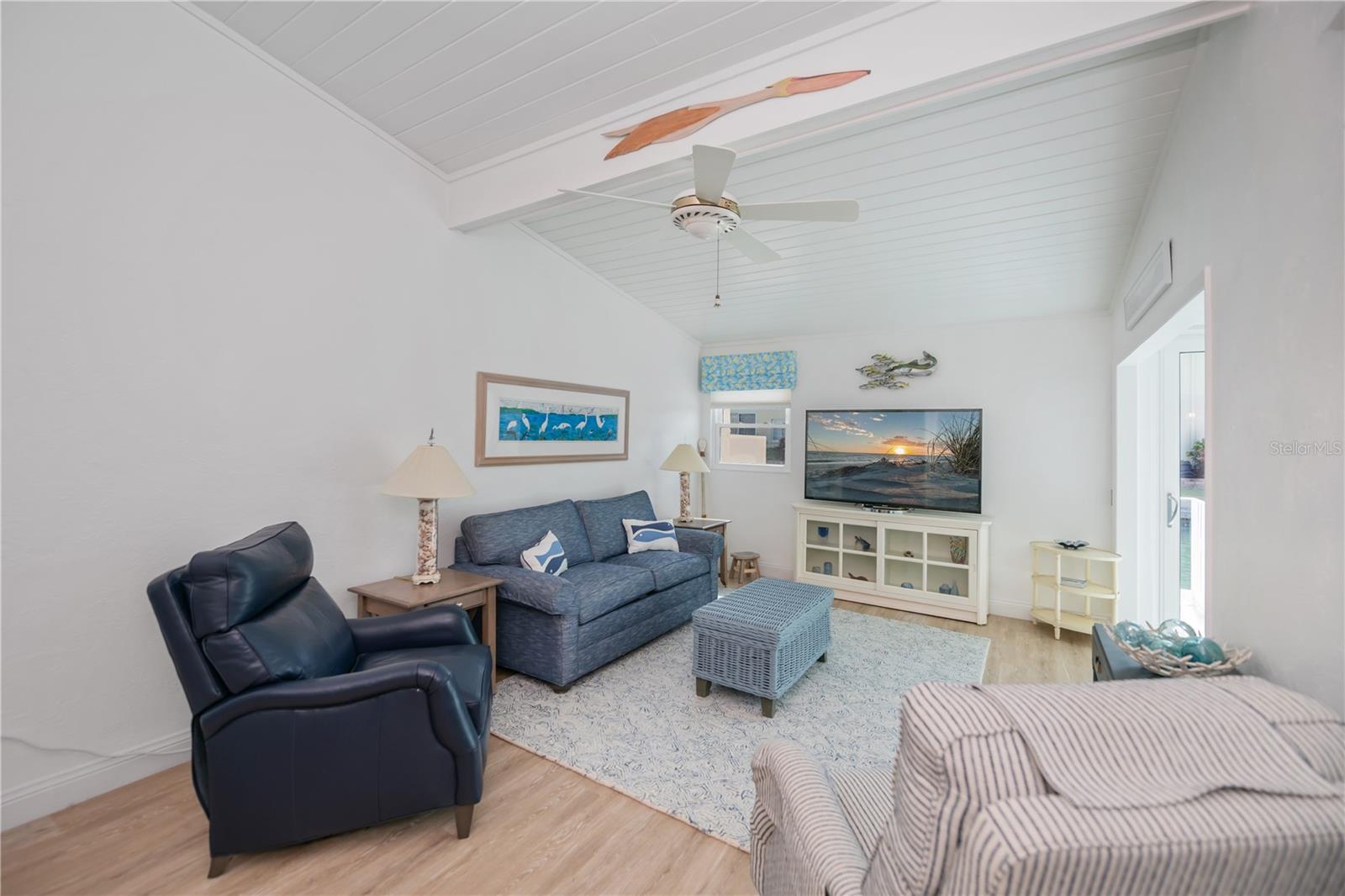 Image 13 of 65 For 907 Gibbs Road 6