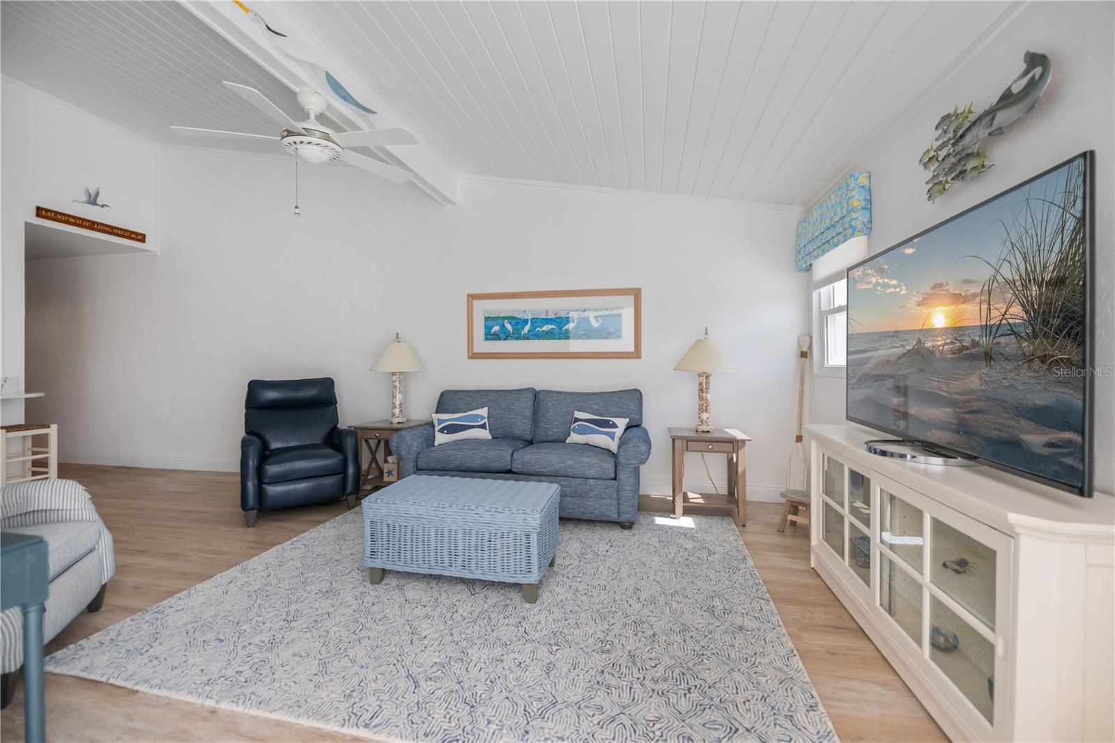 Image 17 of 65 For 907 Gibbs Road 6