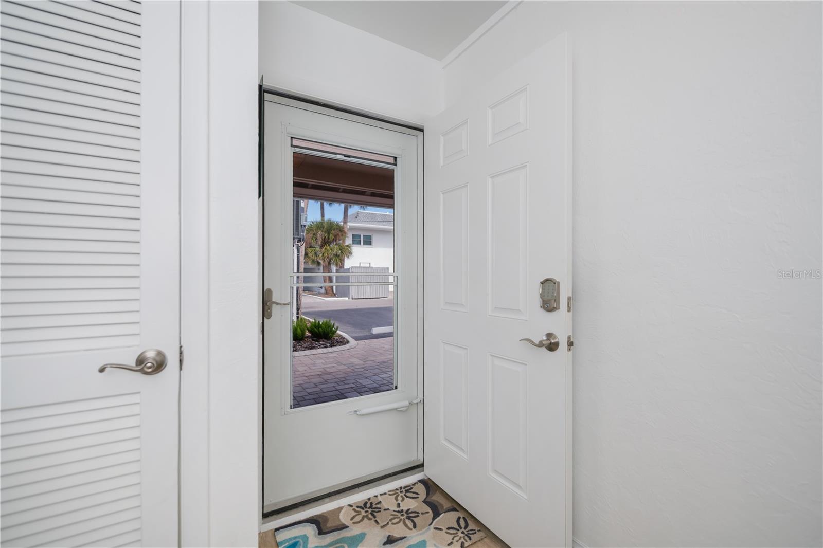 Image 31 of 65 For 907 Gibbs Road 6