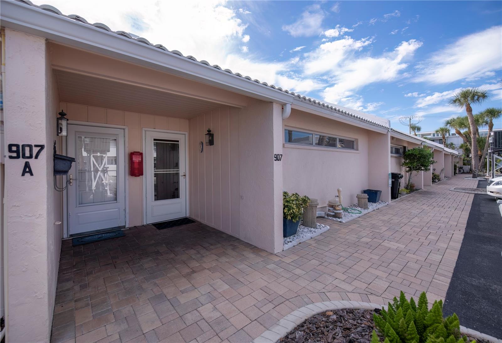 Image 5 of 65 For 907 Gibbs Road 6