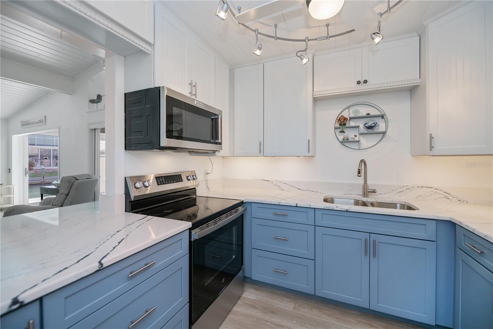 Image 7 of 65 For 907 Gibbs Road 6