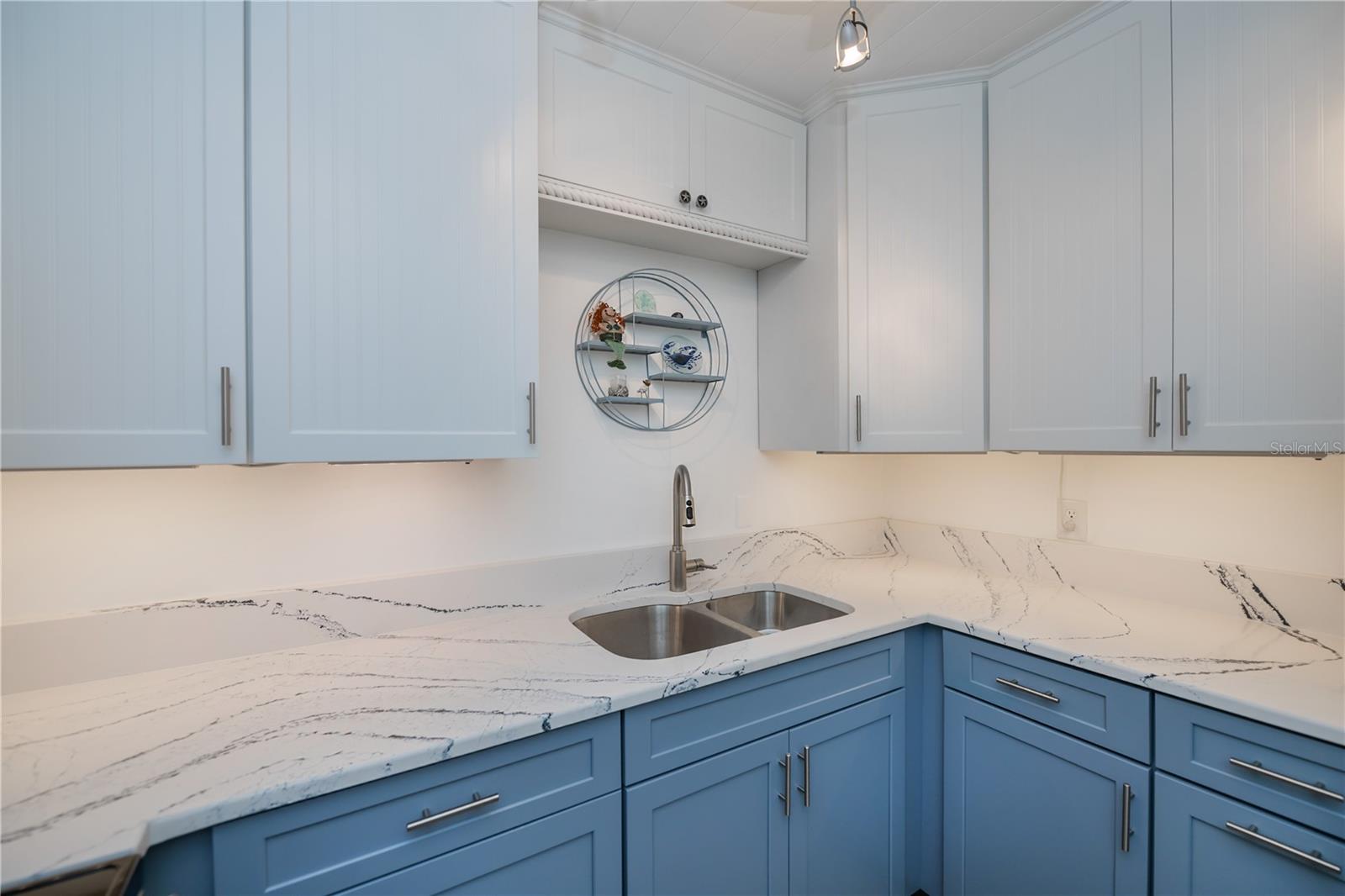 Image 9 of 65 For 907 Gibbs Road 6