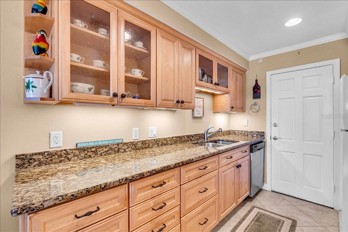 Image 10 of 37 For 200 The Esplanade N B3