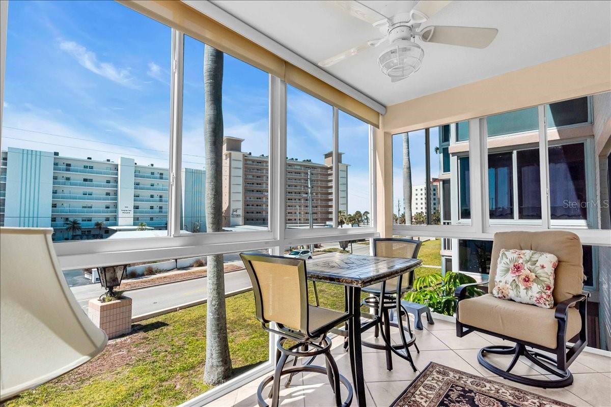 Image 13 of 37 For 200 The Esplanade N B3