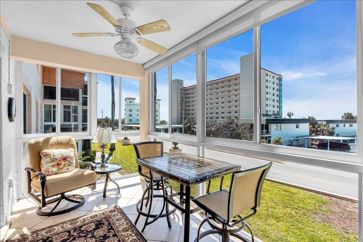 Image 14 of 37 For 200 The Esplanade N B3