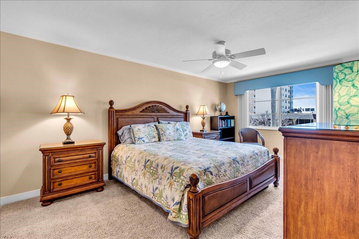 Image 16 of 37 For 200 The Esplanade N B3