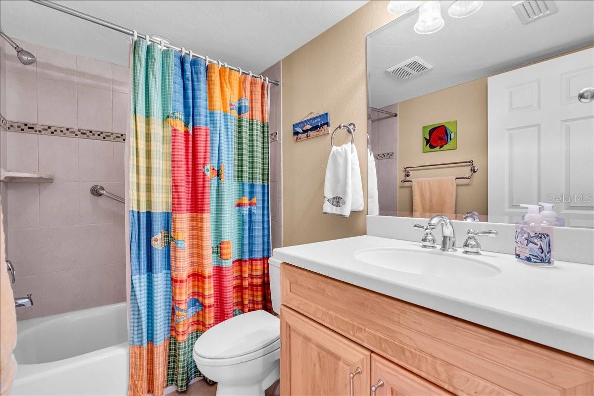 Image 21 of 37 For 200 The Esplanade N B3