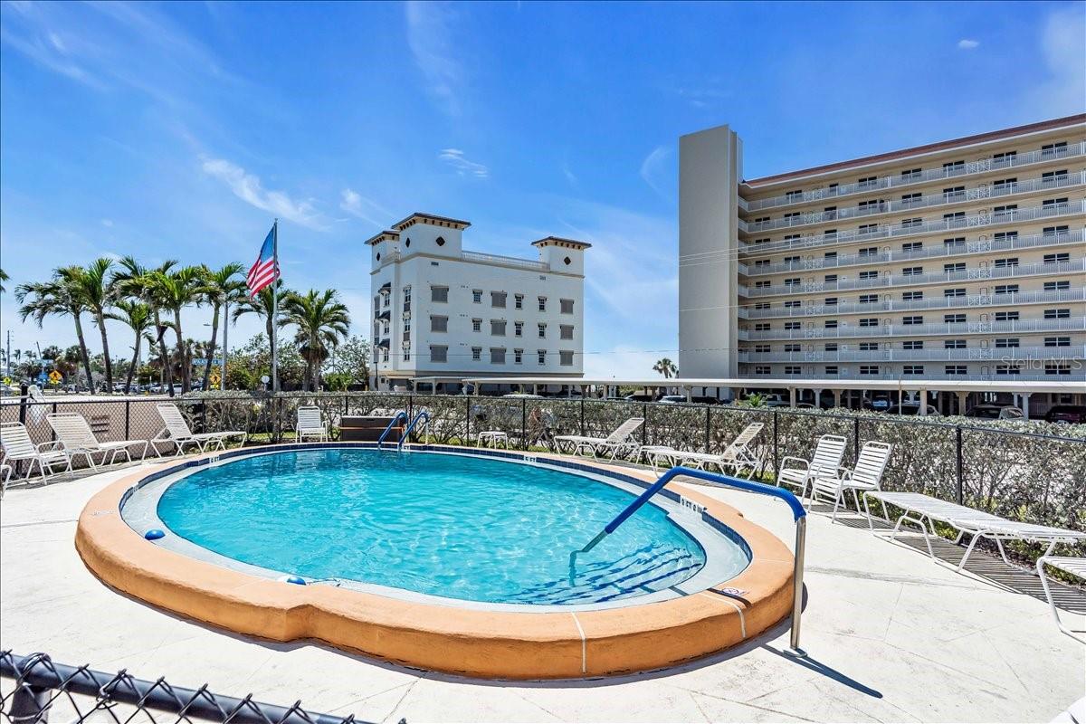 Image 24 of 37 For 200 The Esplanade N B3