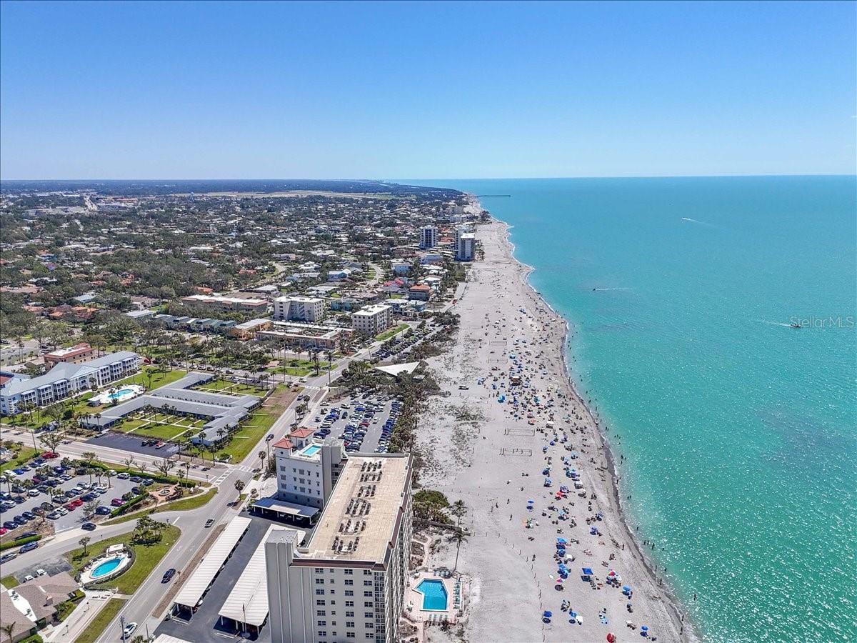 Image 33 of 37 For 200 The Esplanade N B3