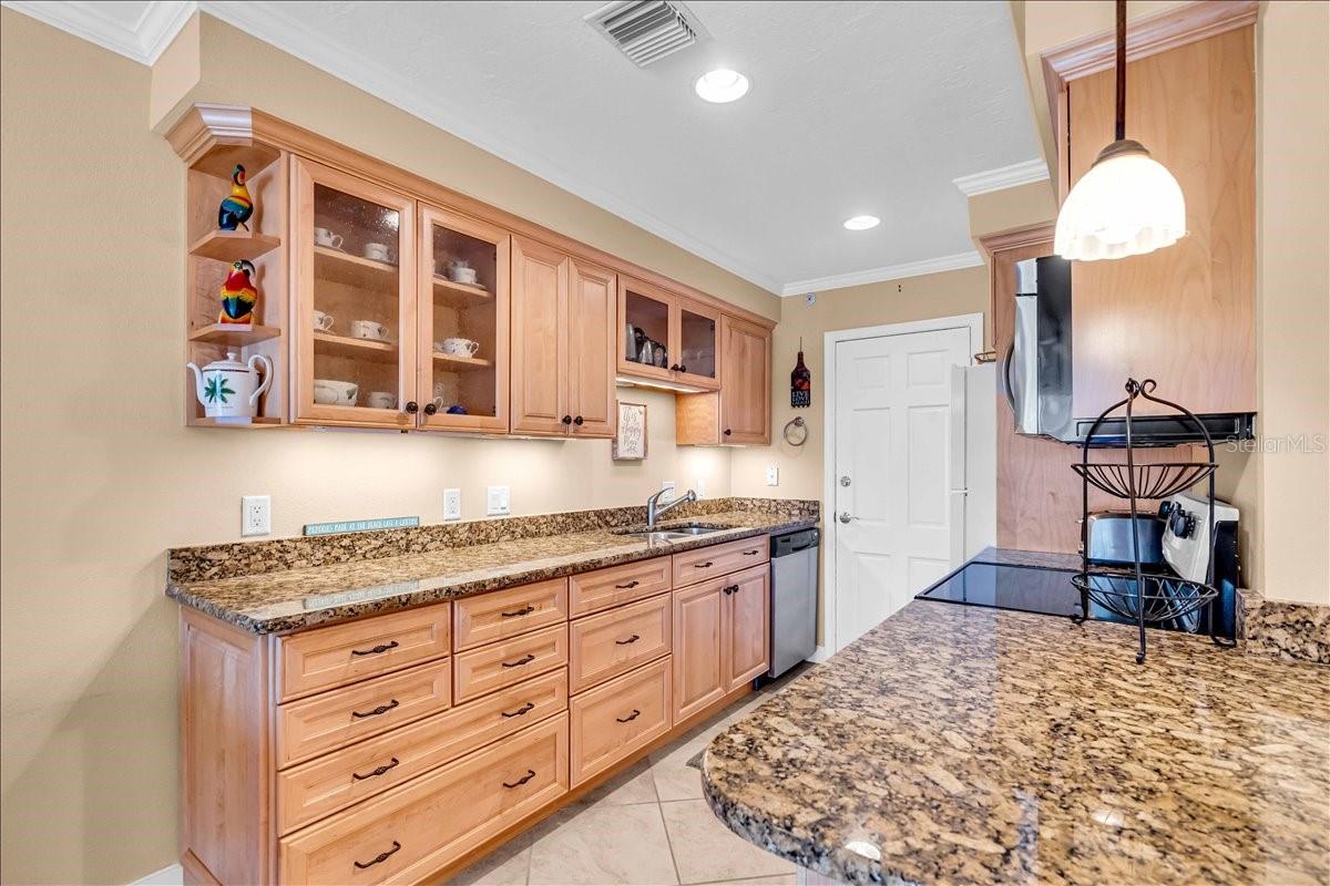 Image 8 of 37 For 200 The Esplanade N B3