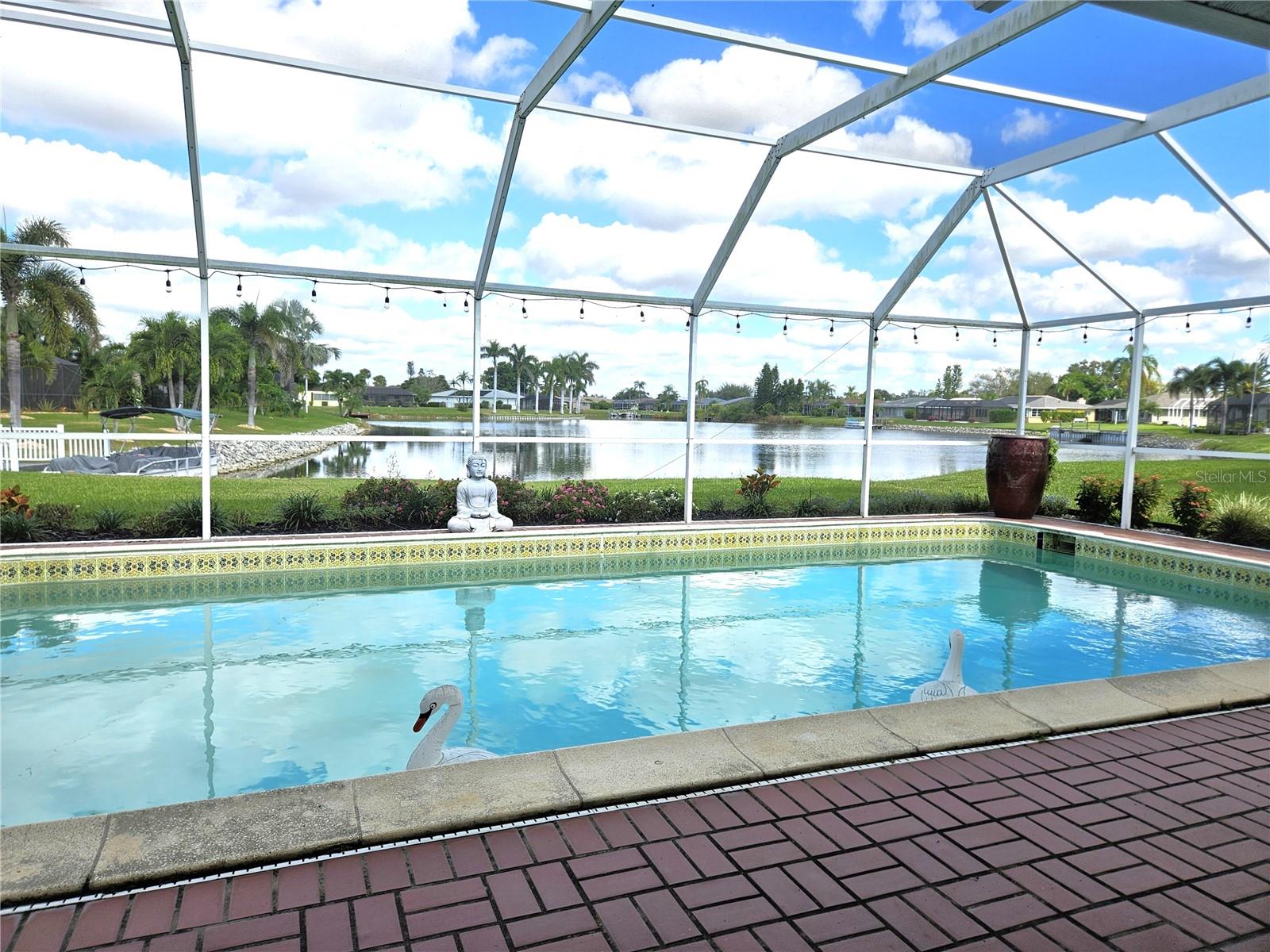 Image 2 of 52 For 917 Gondola Drive