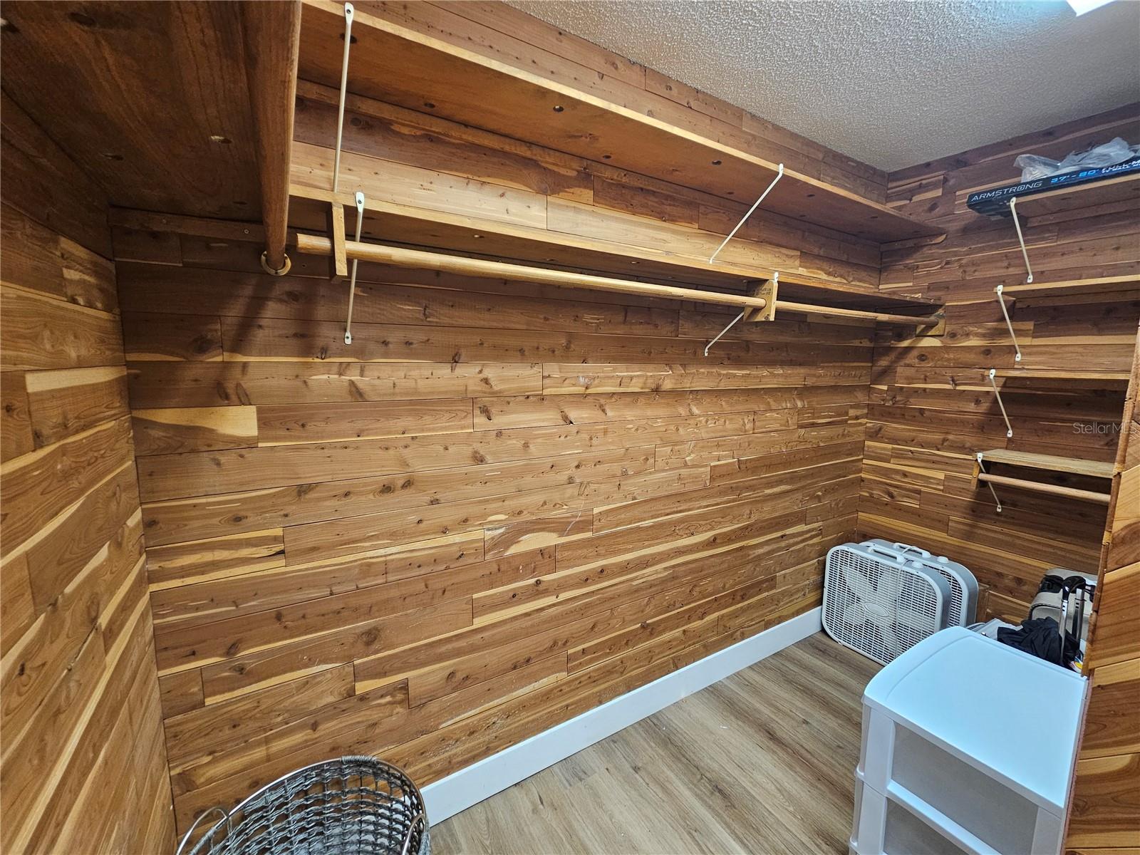 Image 42 of 52 For 917 Gondola Drive