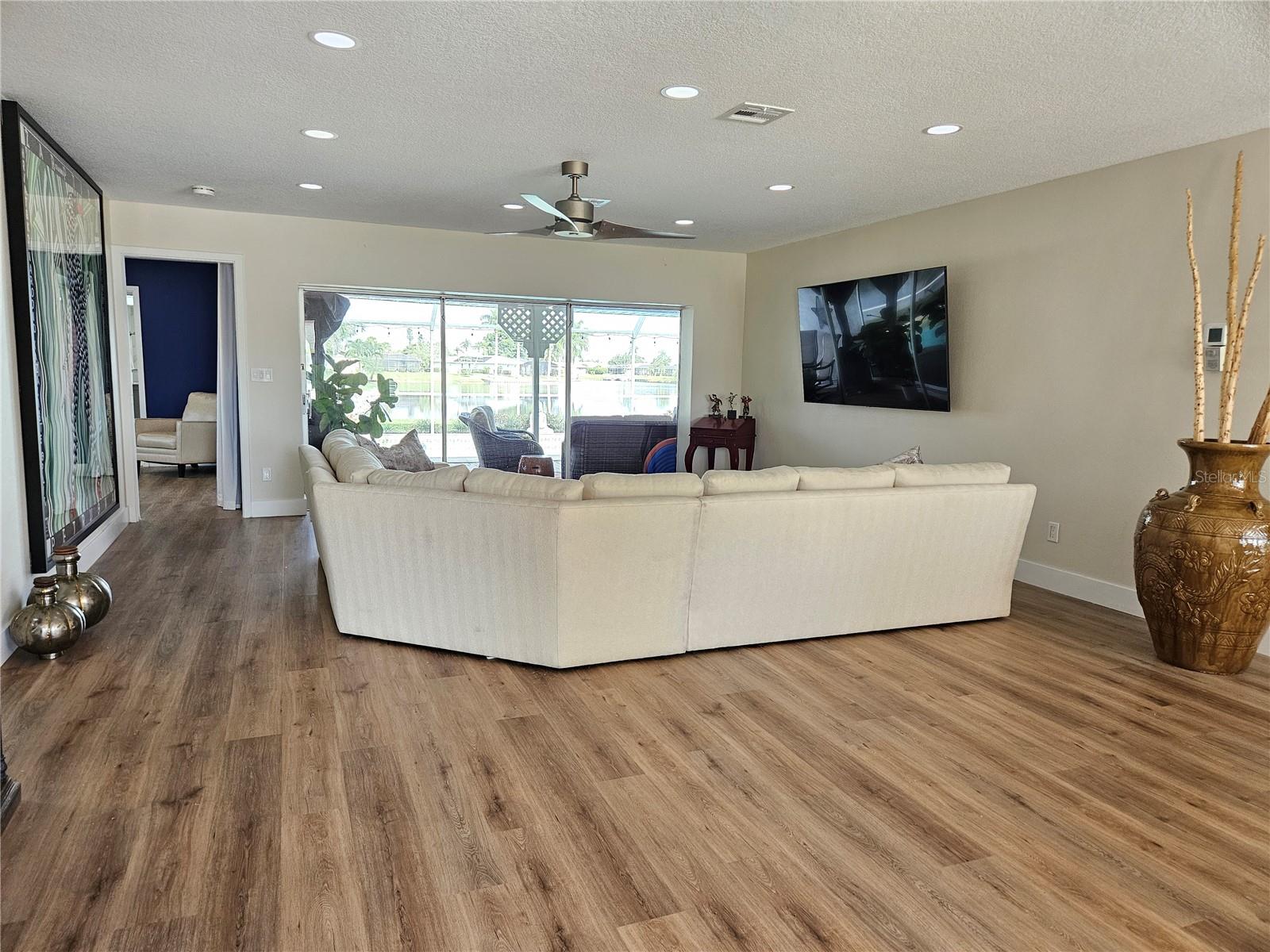 Image 5 of 52 For 917 Gondola Drive