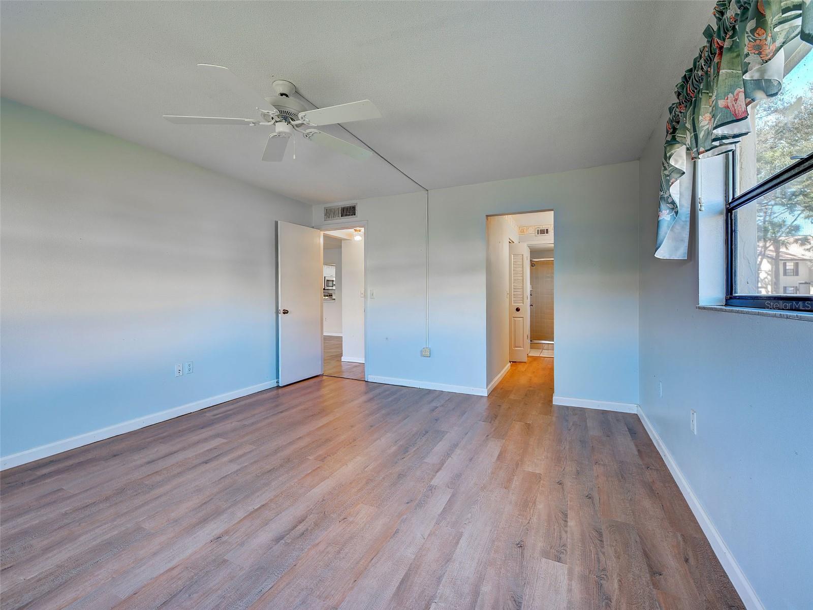 Image 22 of 59 For 365 Three Lakes Lane K