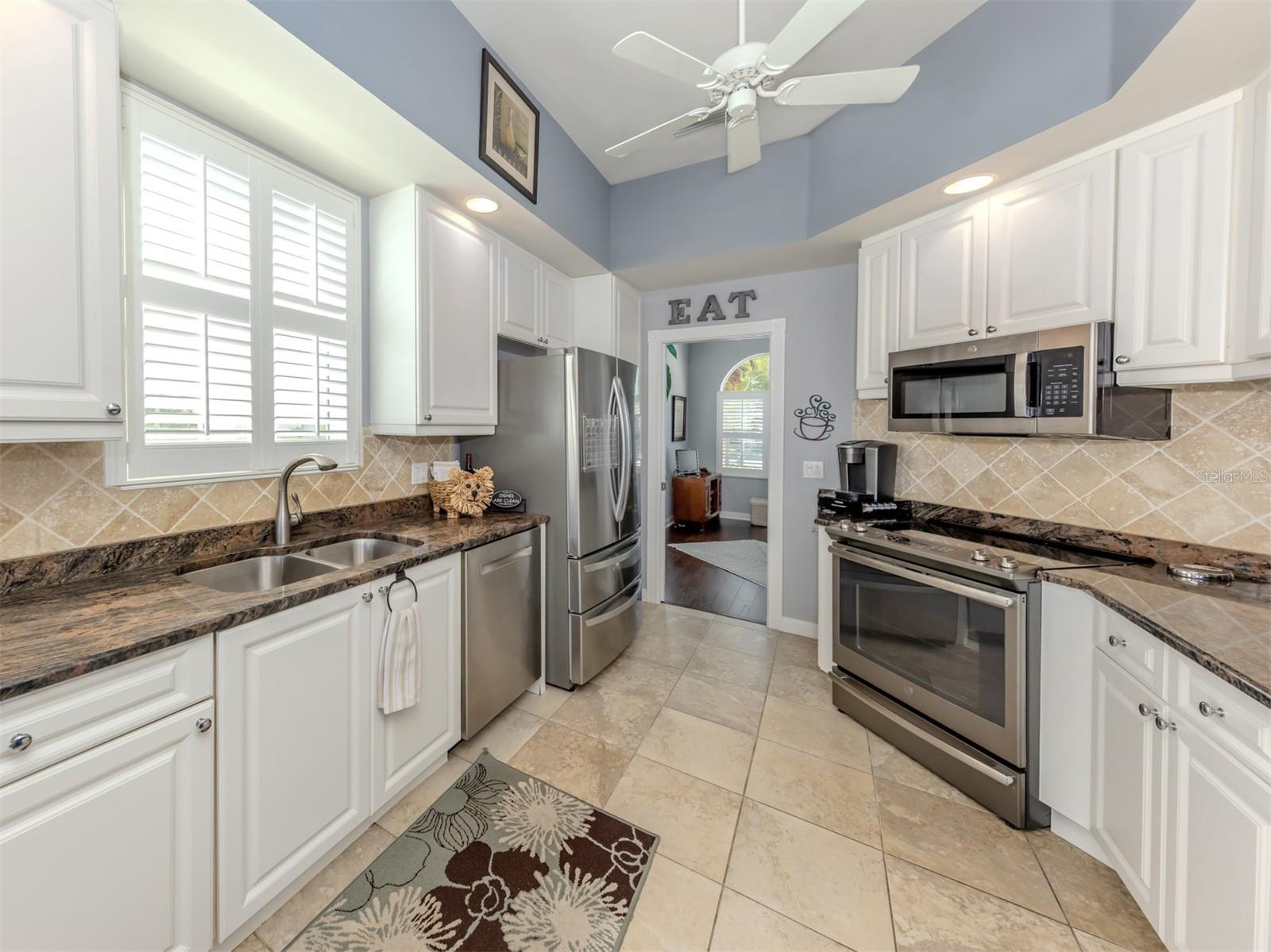 Image 18 of 93 For 13210 Ipolita Street