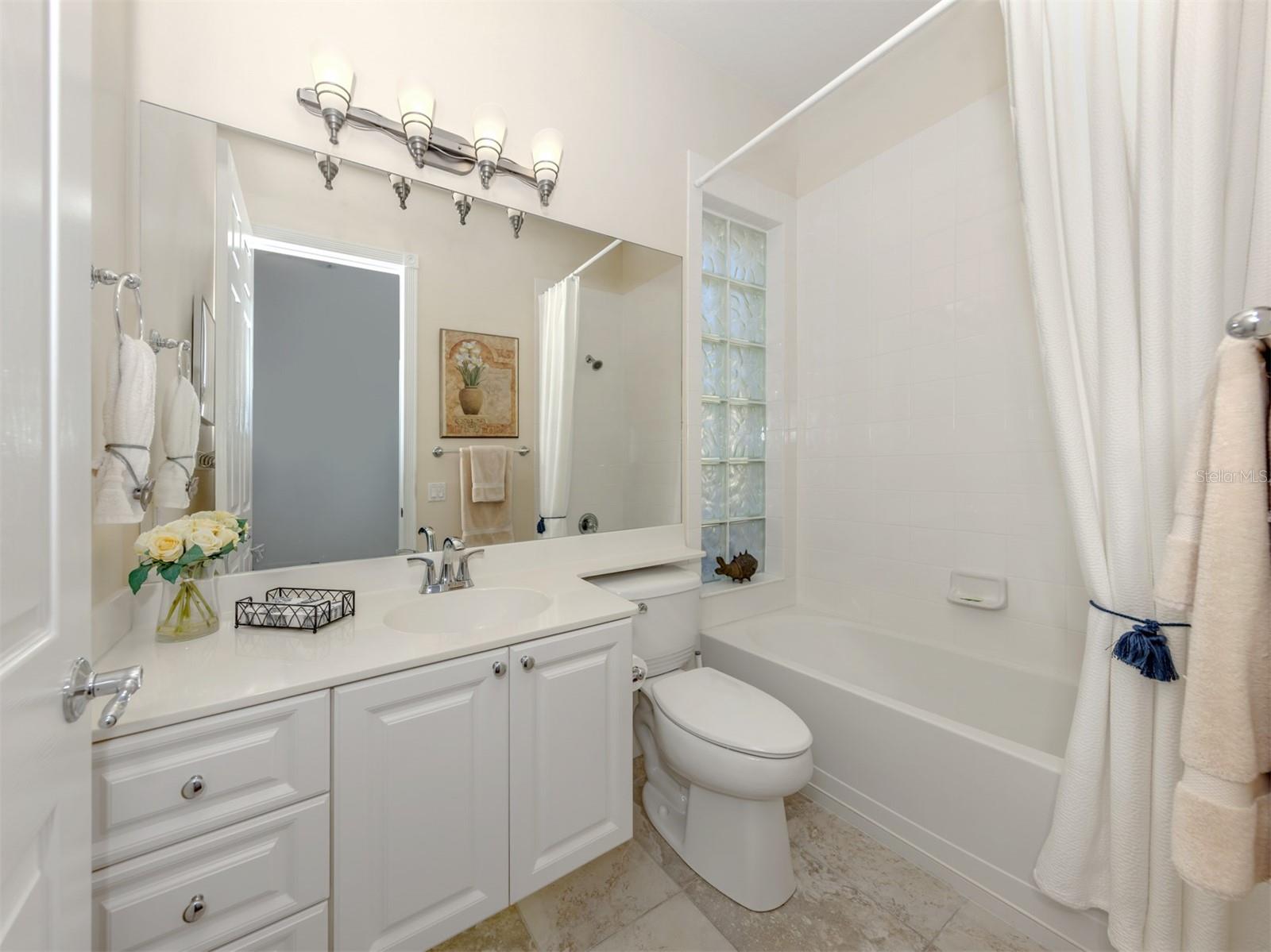 Image 25 of 93 For 13210 Ipolita Street