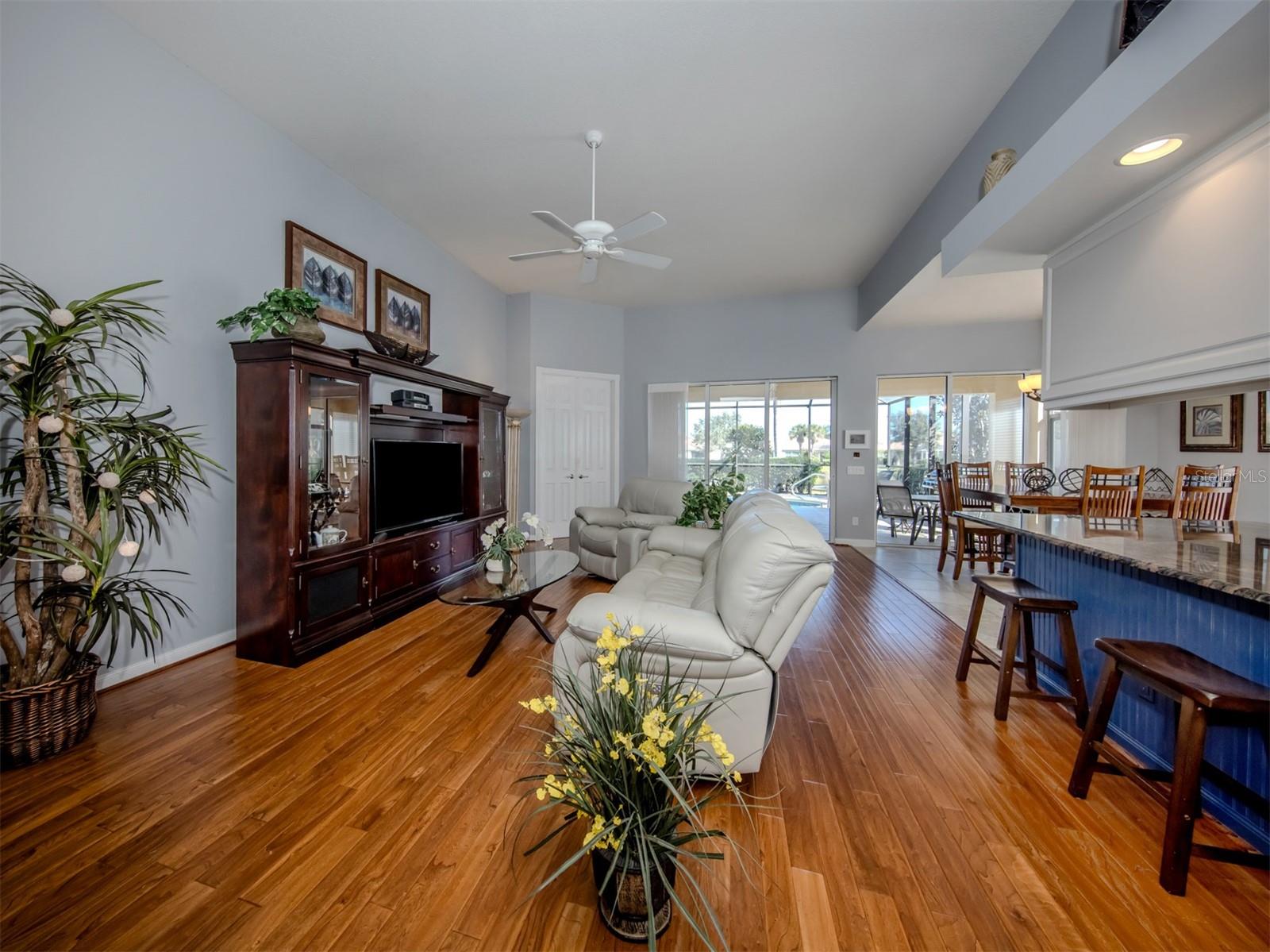 Image 7 of 93 For 13210 Ipolita Street