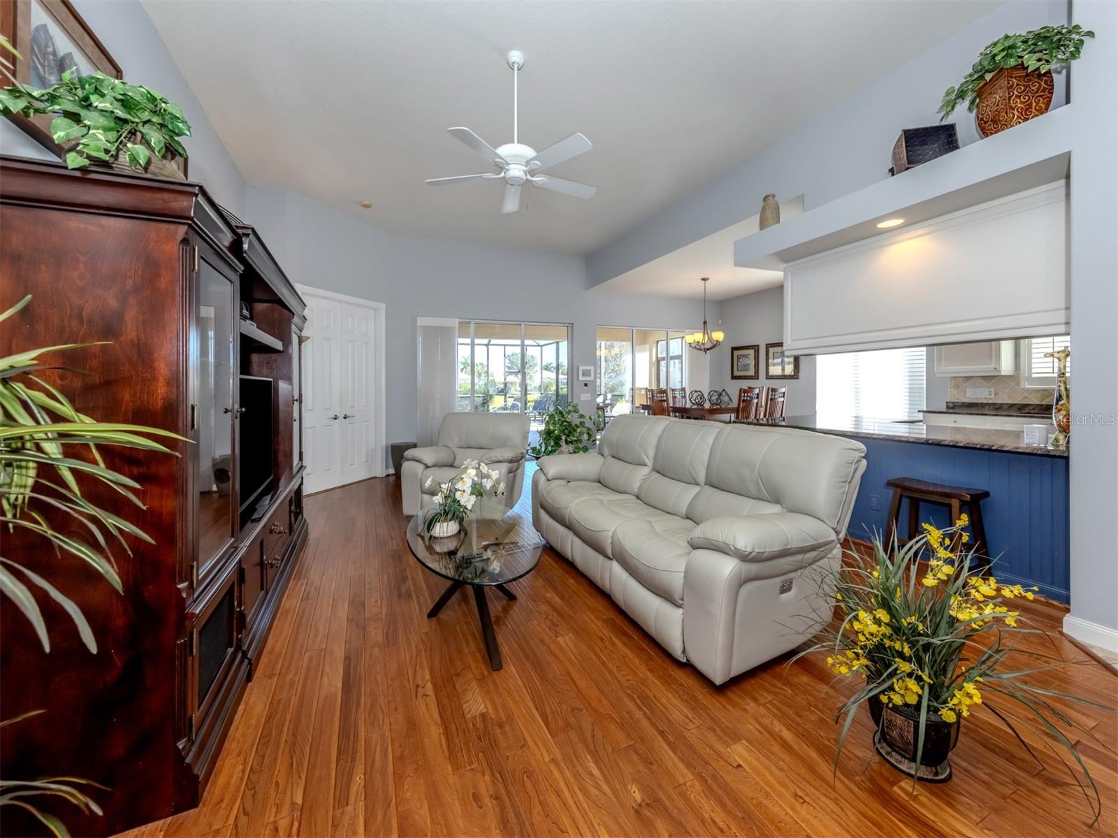 Image 8 of 93 For 13210 Ipolita Street