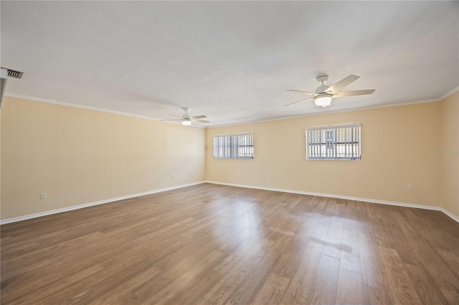 Image 14 of 61 For 409 Manatee Court 206