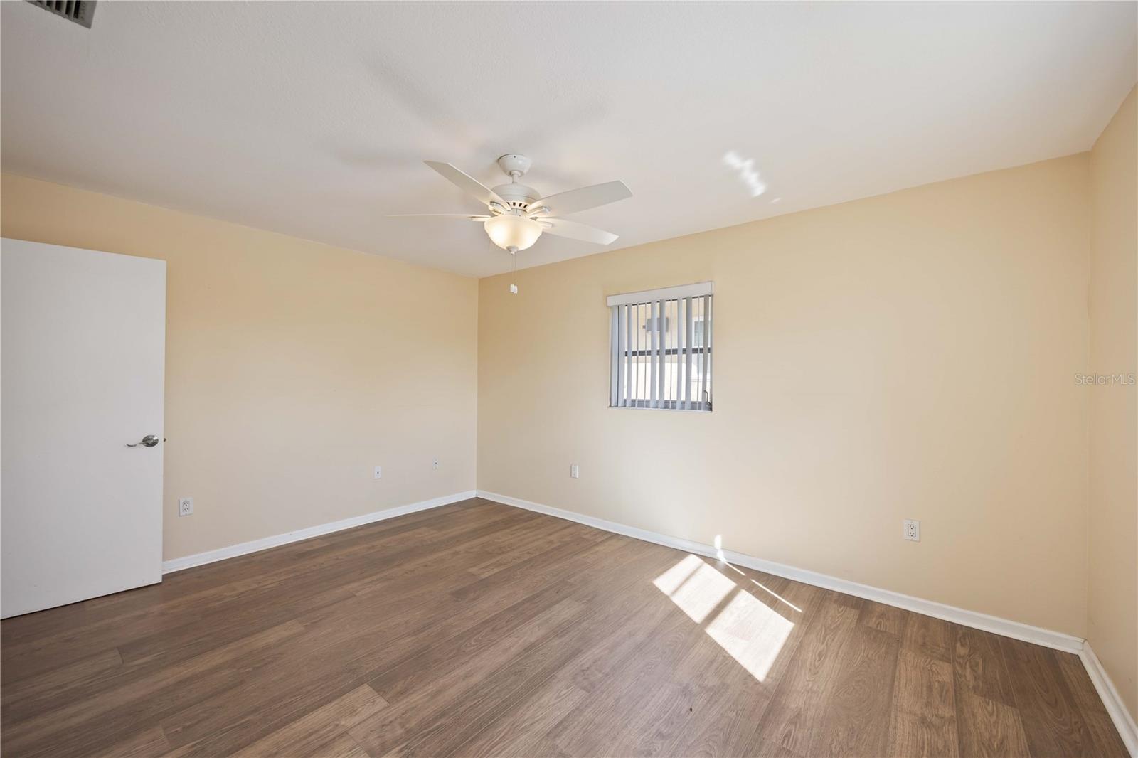 Image 15 of 61 For 409 Manatee Court 206