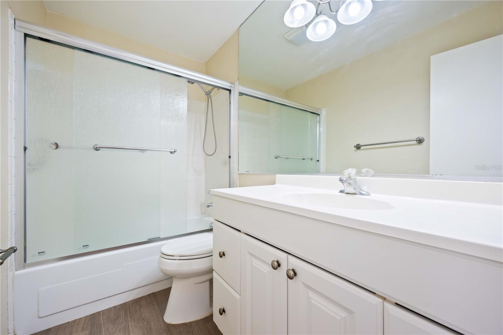 Image 20 of 61 For 409 Manatee Court 206