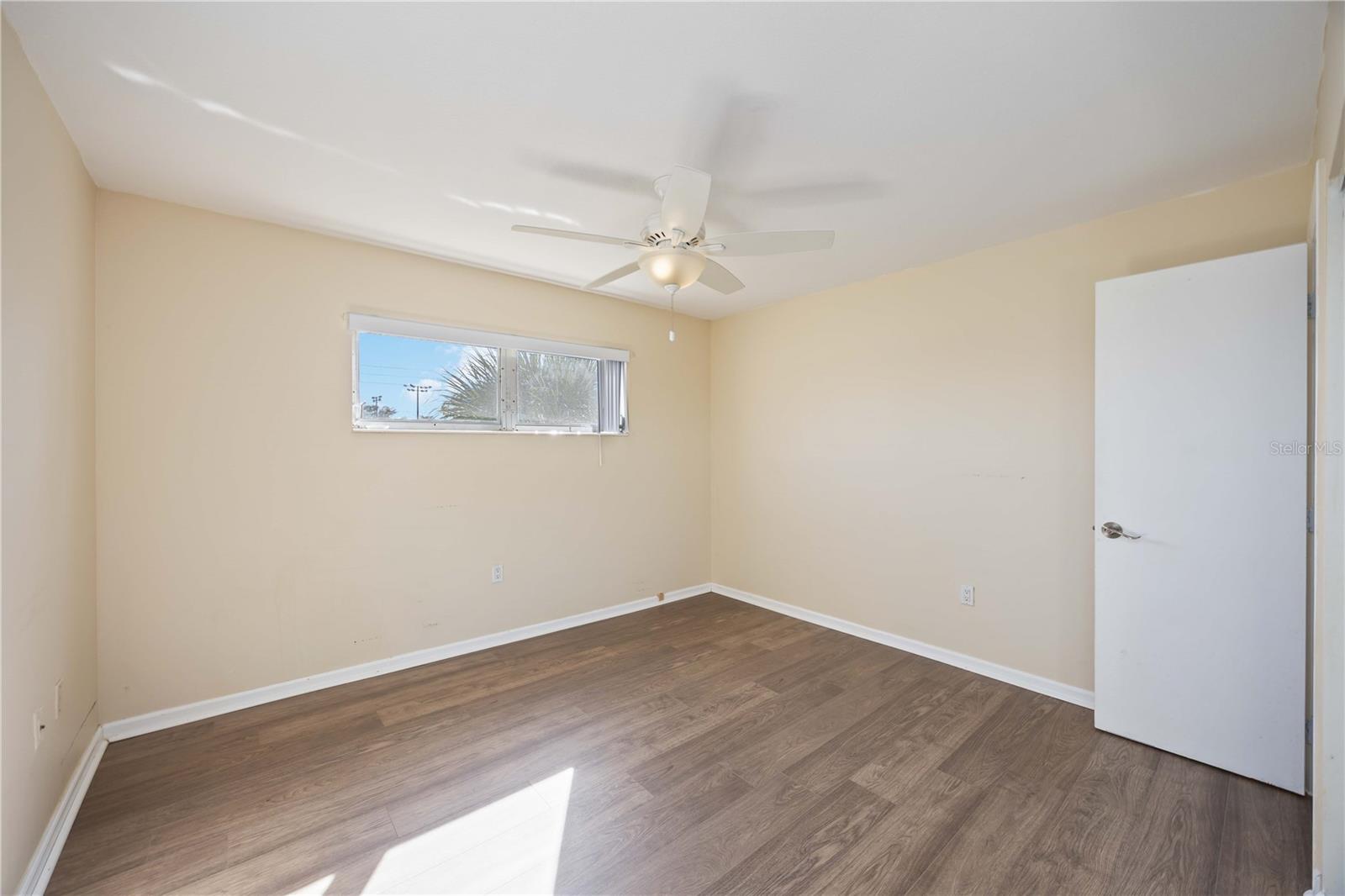 Image 21 of 61 For 409 Manatee Court 206