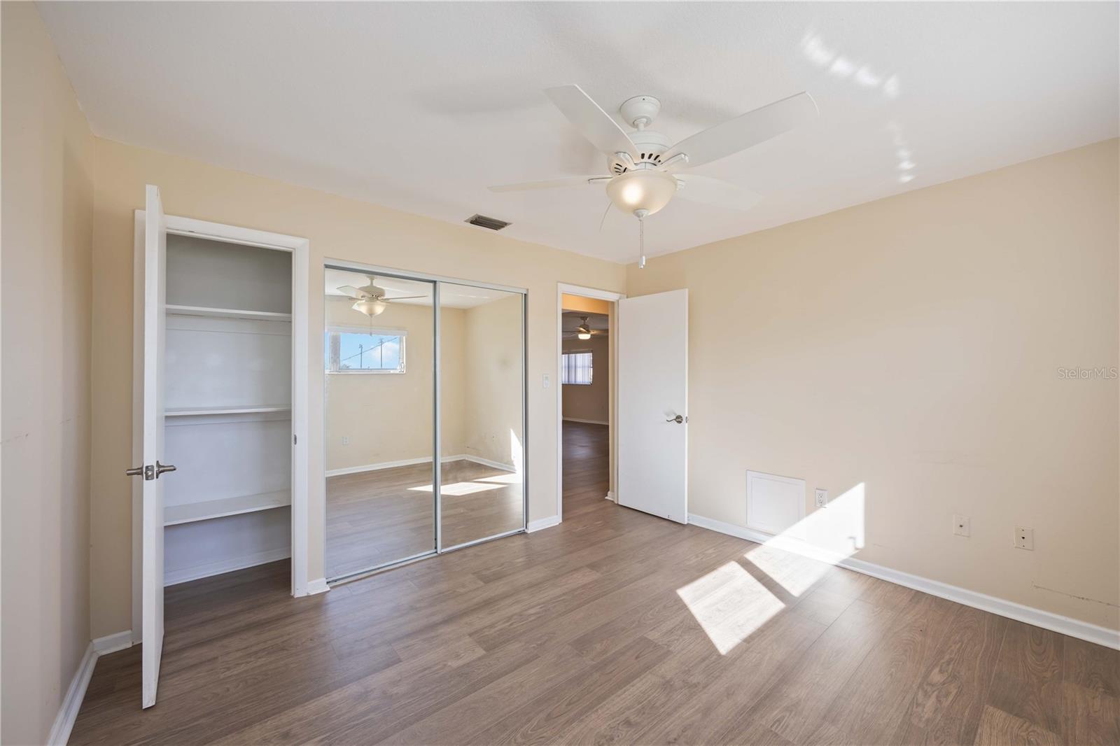 Image 22 of 61 For 409 Manatee Court 206