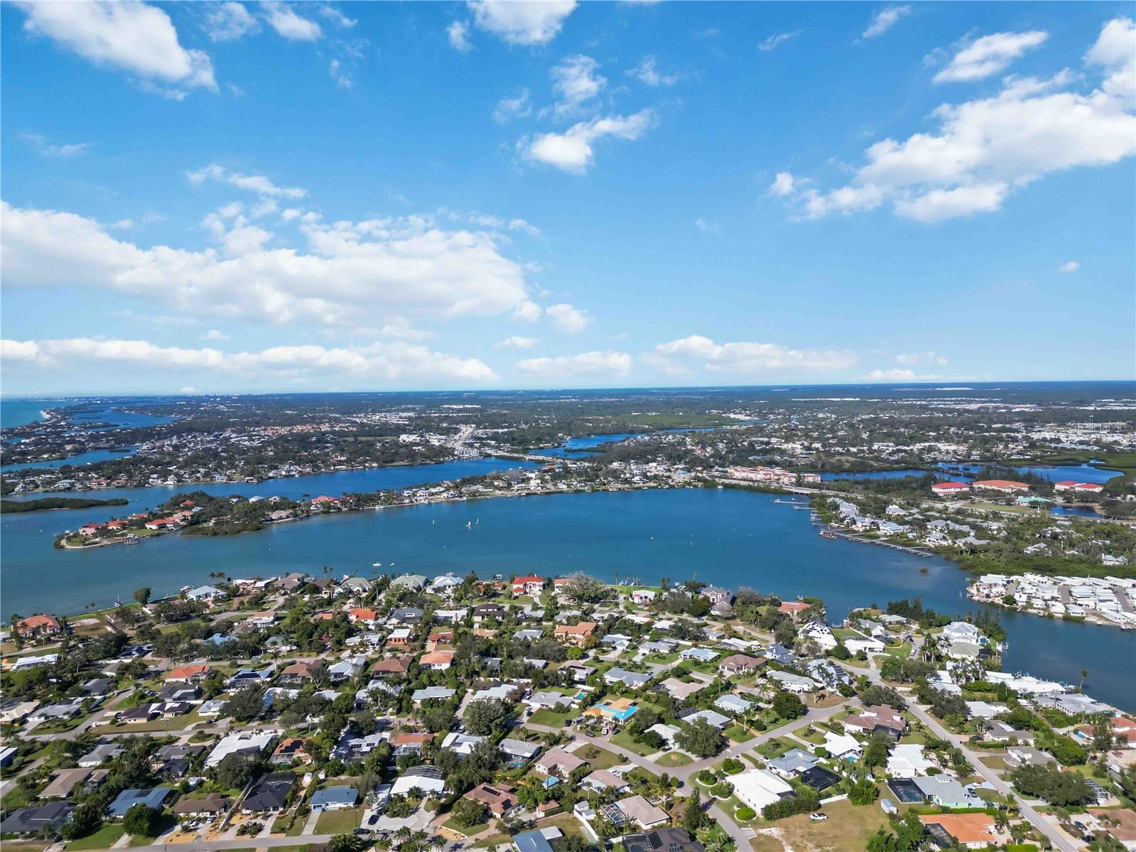 Image 30 of 61 For 409 Manatee Court 206