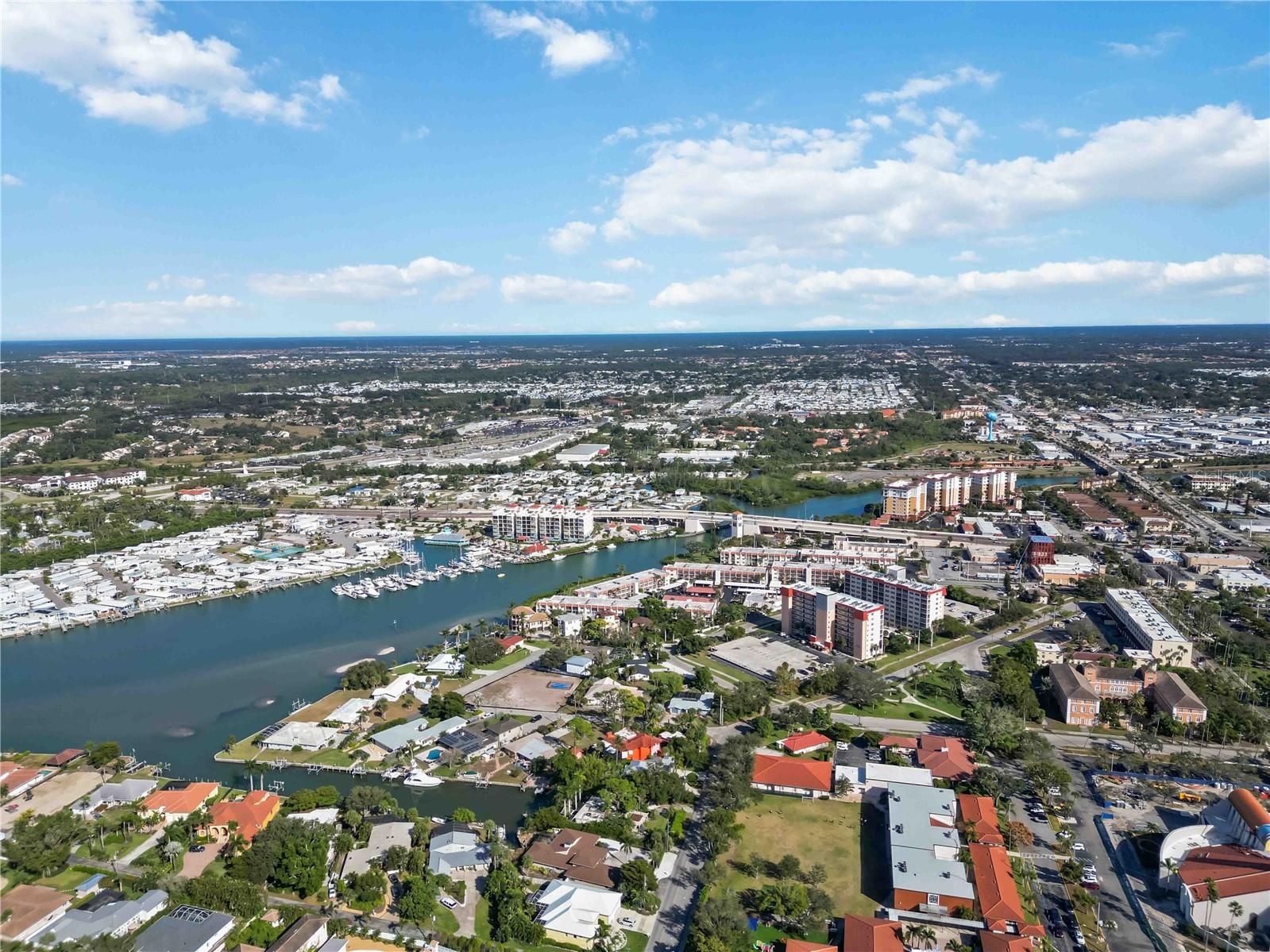 Image 32 of 61 For 409 Manatee Court 206