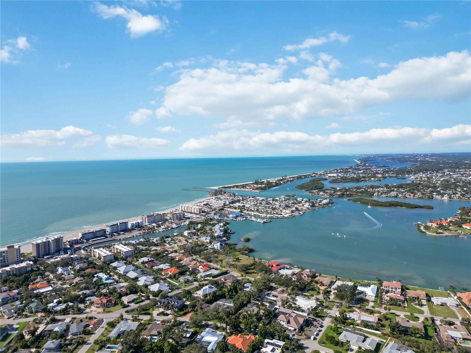 Image 37 of 61 For 409 Manatee Court 206