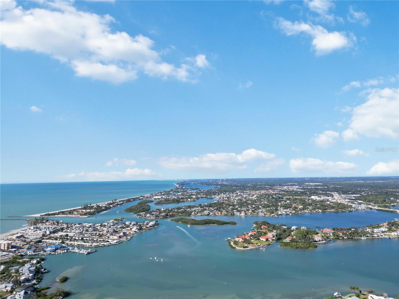 Image 38 of 61 For 409 Manatee Court 206