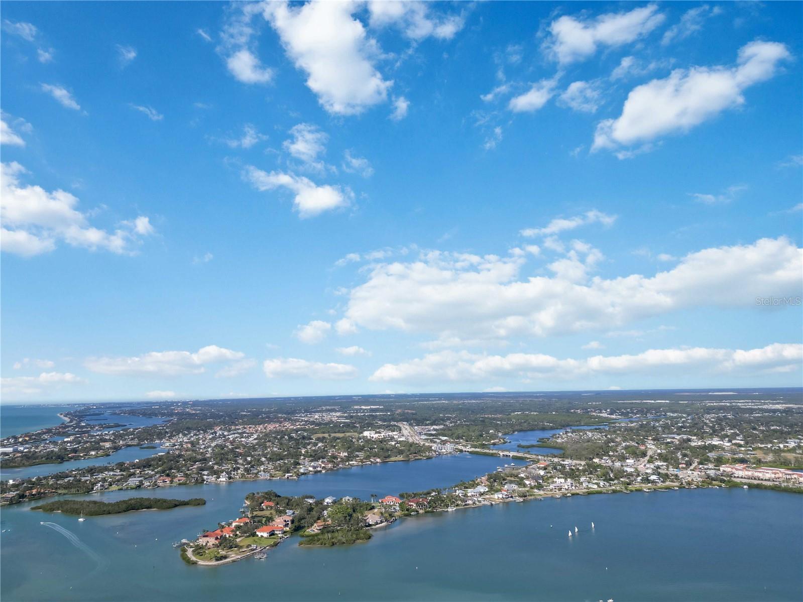 Image 39 of 61 For 409 Manatee Court 206