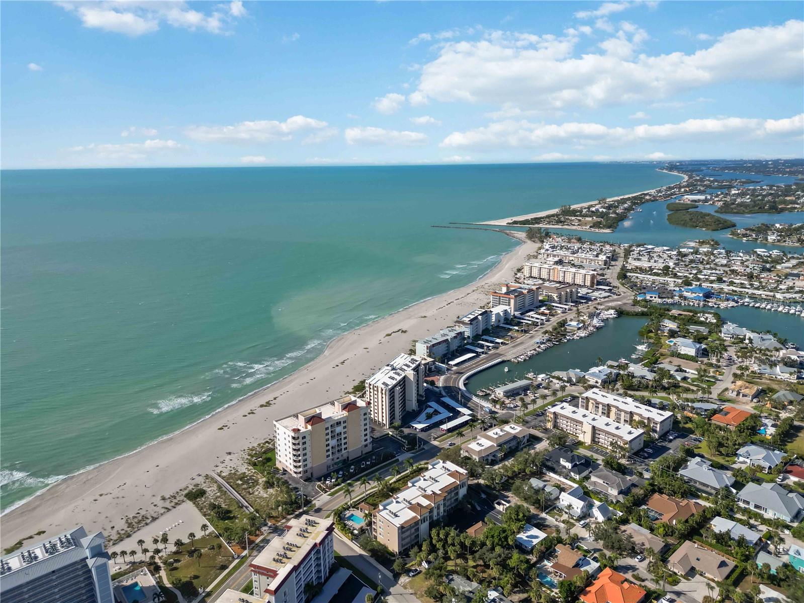 Image 41 of 61 For 409 Manatee Court 206