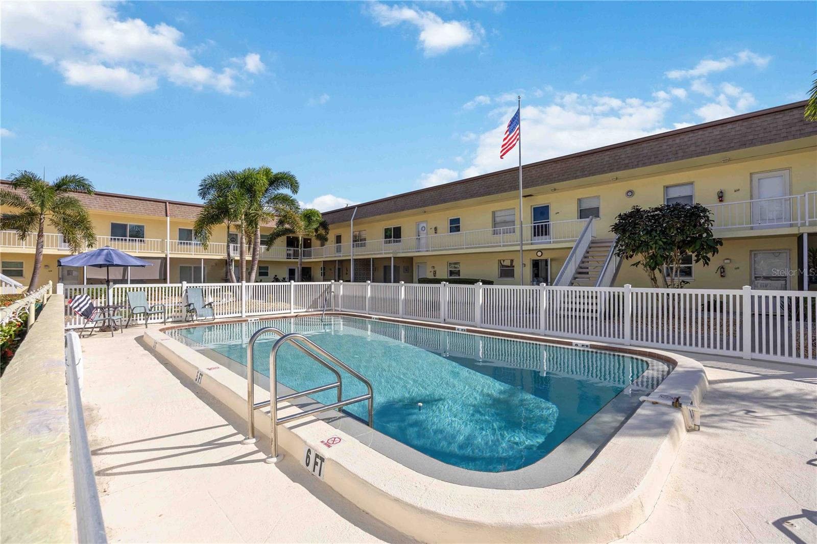 Image 7 of 61 For 409 Manatee Court 206