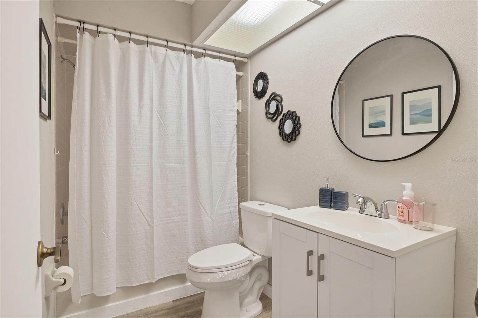 Image 24 of 38 For 1211 Capri Isles Boulevard 123