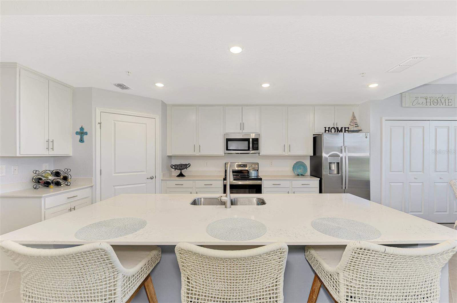 Image 21 of 100 For 12520 Galapagos Court 106