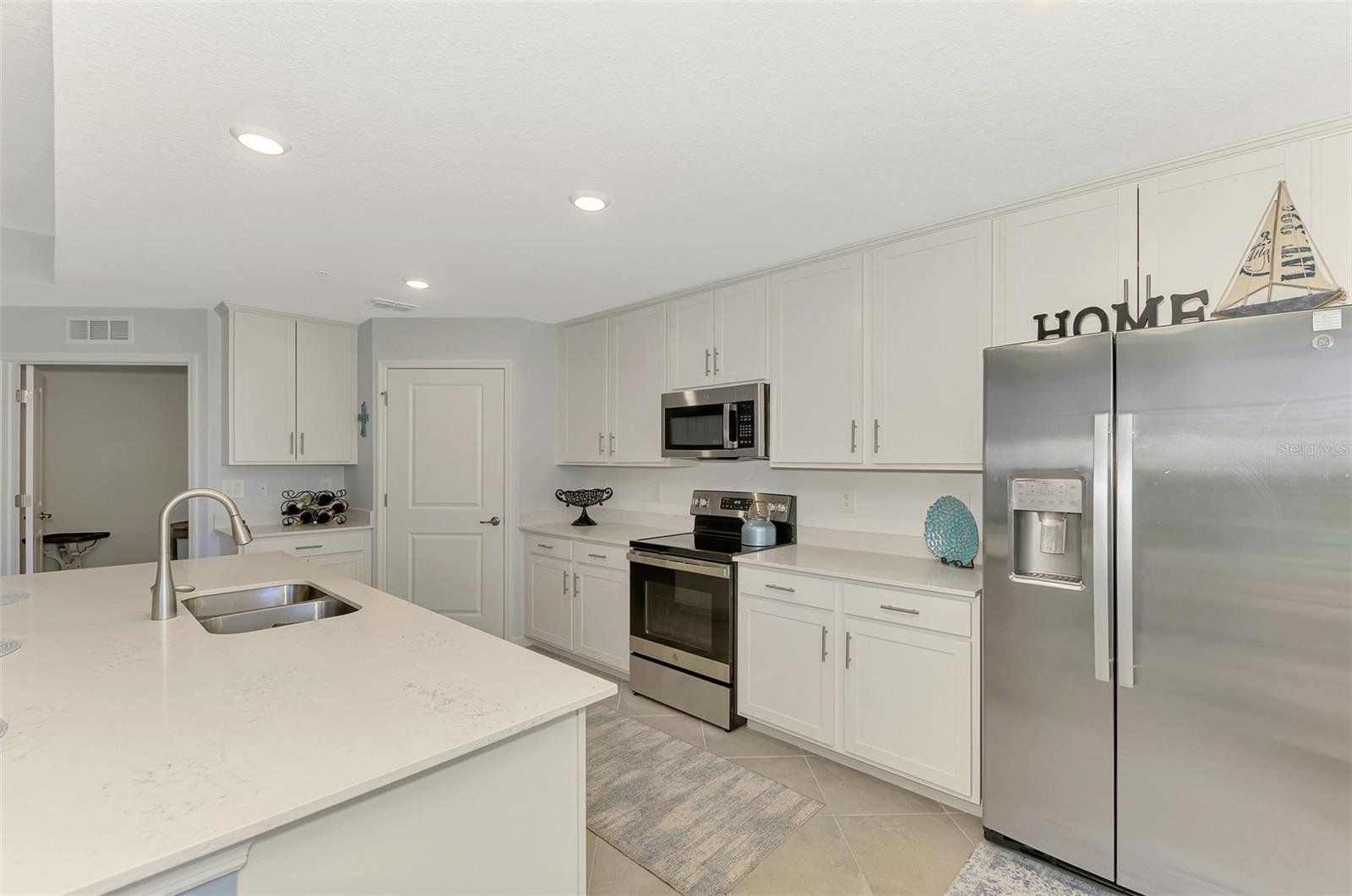 Image 23 of 100 For 12520 Galapagos Court 106