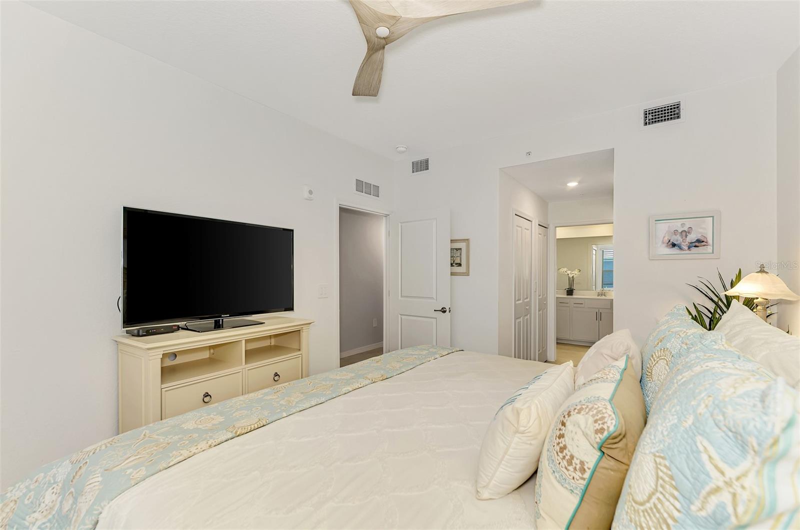 Image 36 of 100 For 12520 Galapagos Court 106