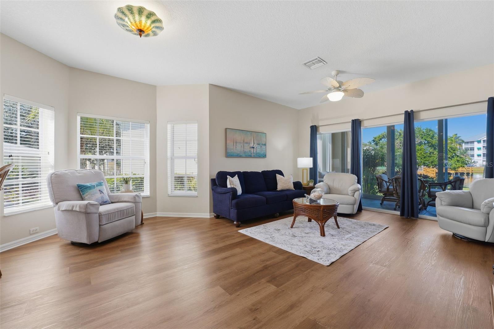 Image 15 of 33 For 291 Hidden Bay Drive 101