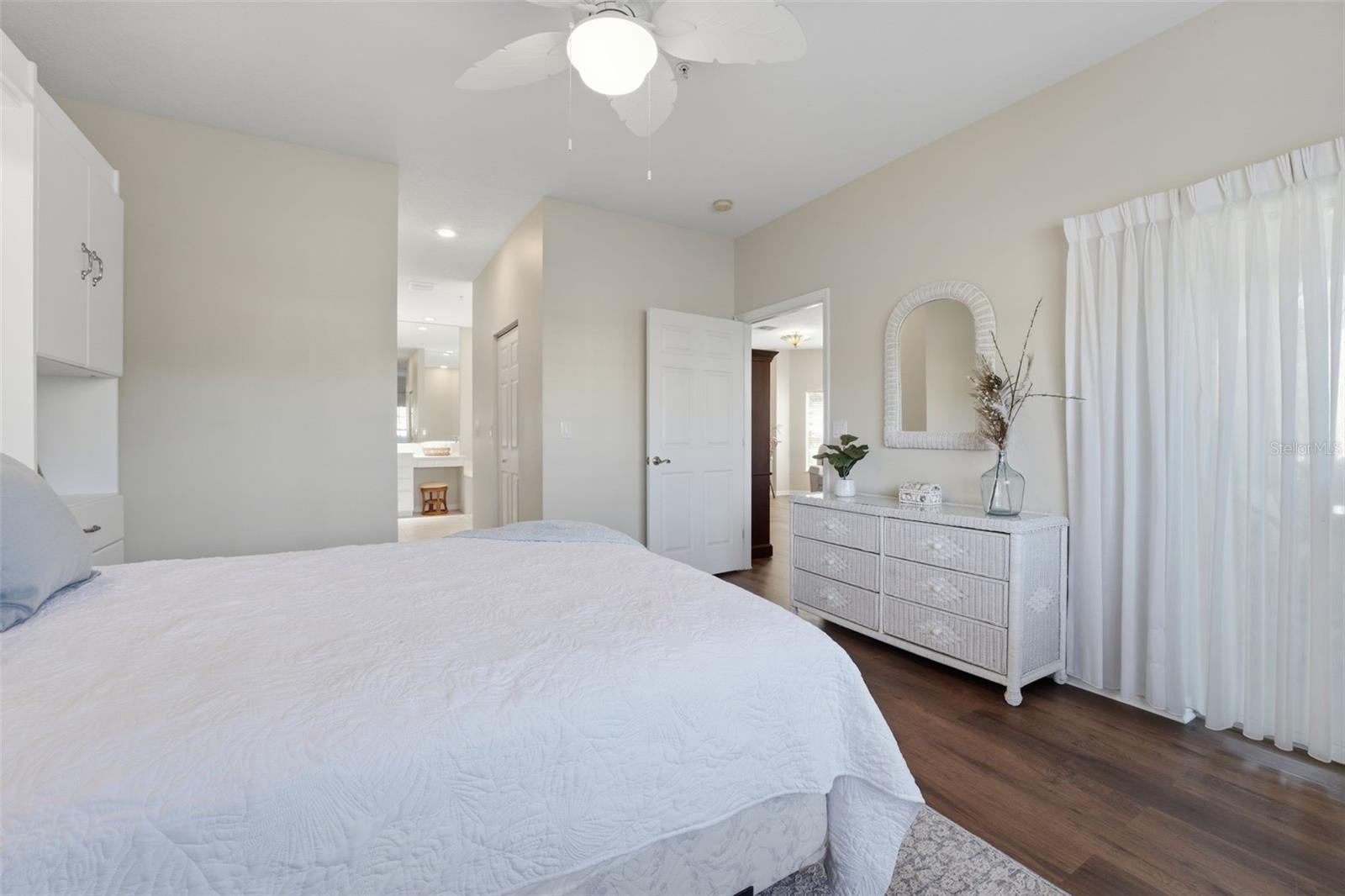 Image 18 of 33 For 291 Hidden Bay Drive 101