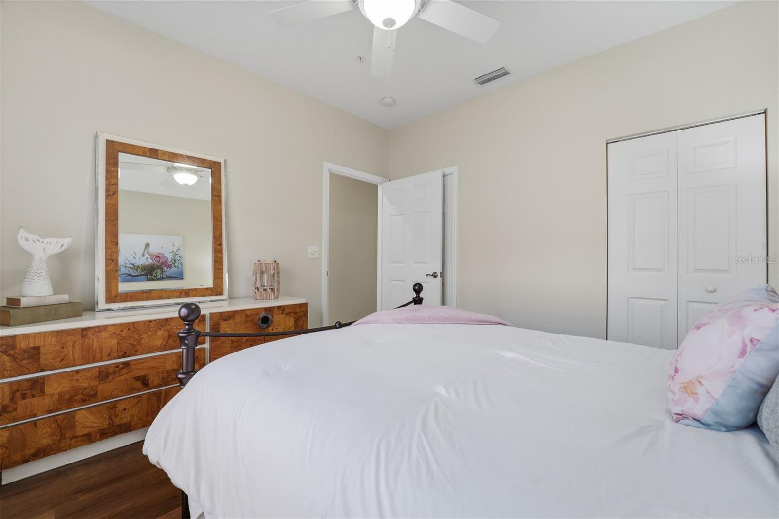 Image 22 of 33 For 291 Hidden Bay Drive 101